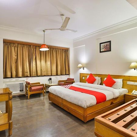 Hotel Pinnacle Ahmedabad Extérieur photo