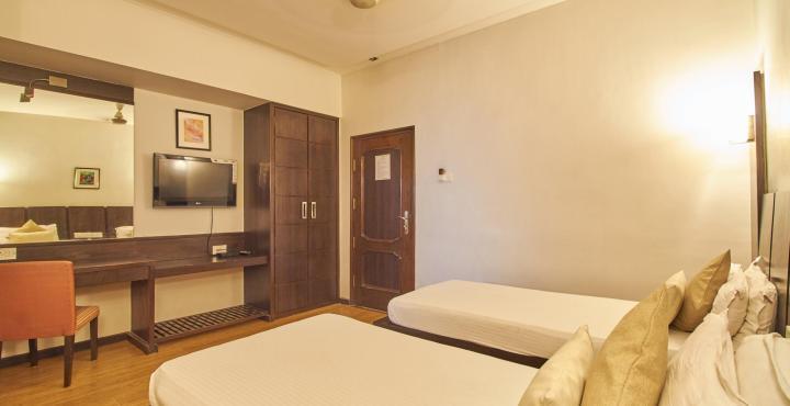 Hotel Pinnacle Ahmedabad Extérieur photo