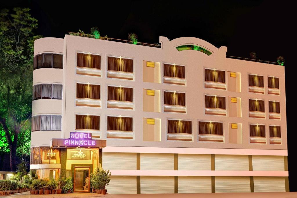 Hotel Pinnacle Ahmedabad Extérieur photo