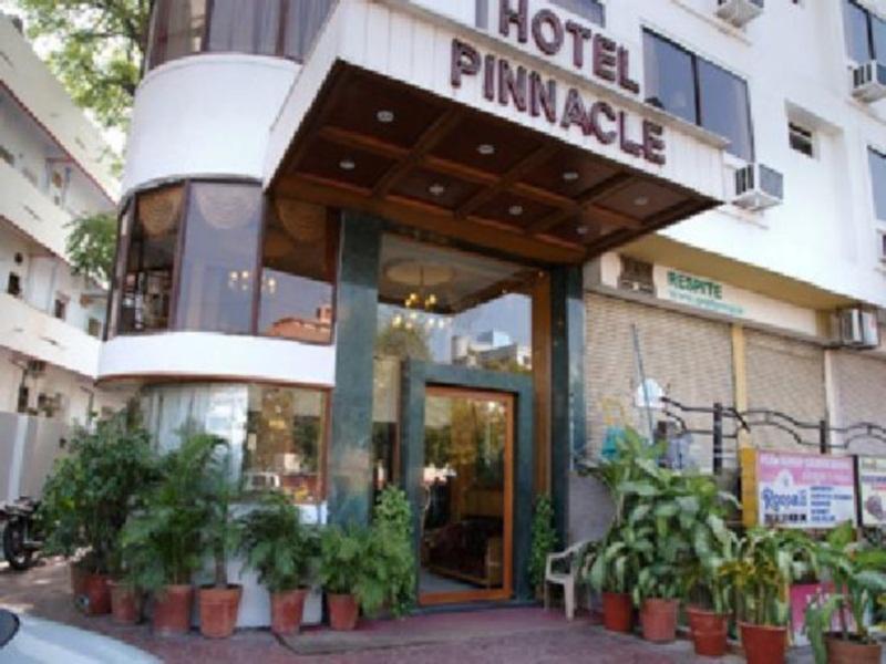 Hotel Pinnacle Ahmedabad Extérieur photo
