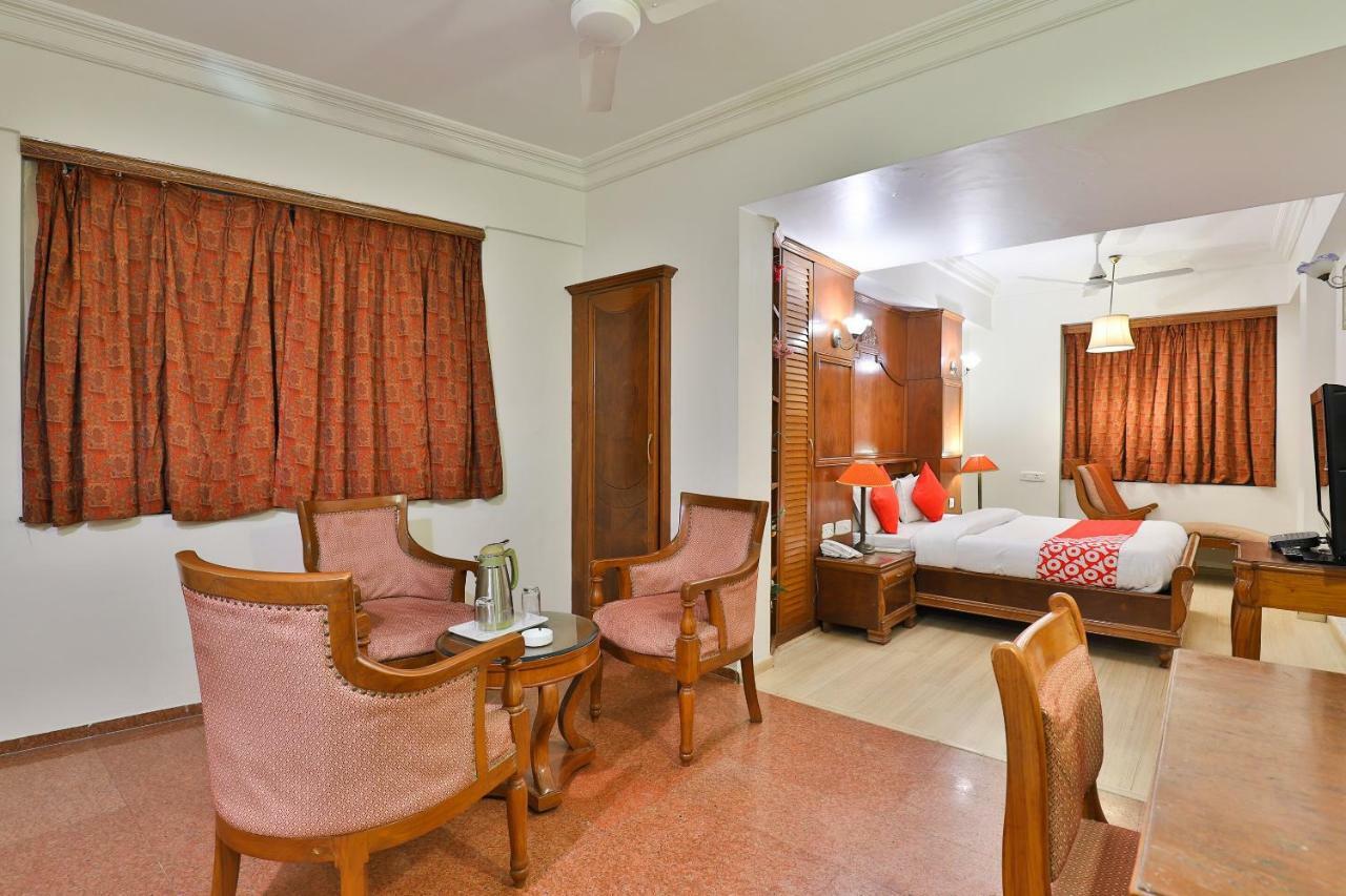 Hotel Pinnacle Ahmedabad Extérieur photo