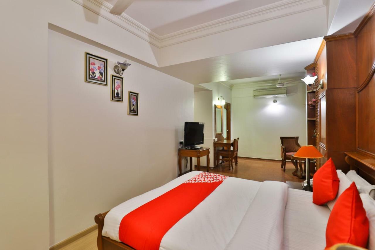 Hotel Pinnacle Ahmedabad Extérieur photo
