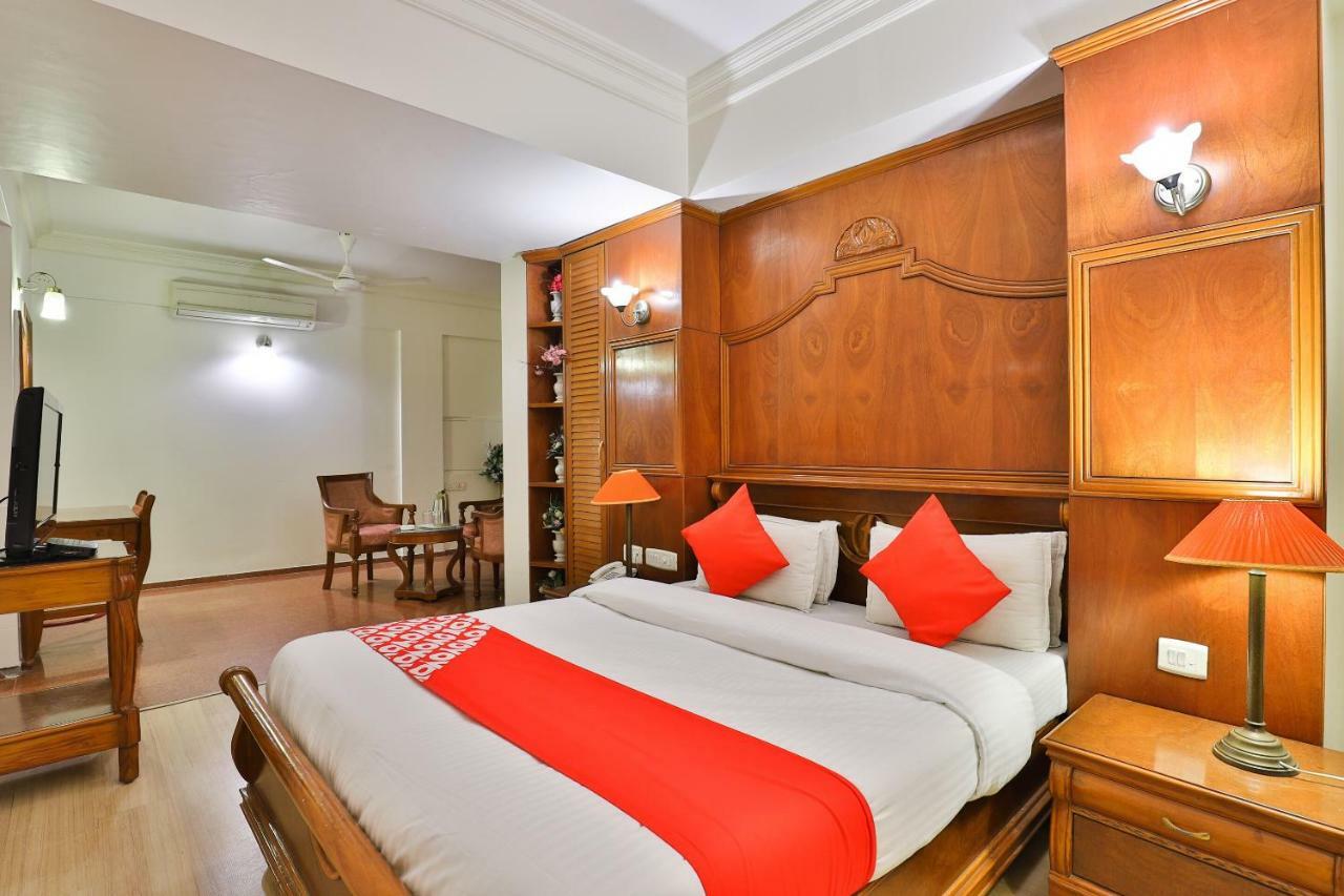 Hotel Pinnacle Ahmedabad Extérieur photo