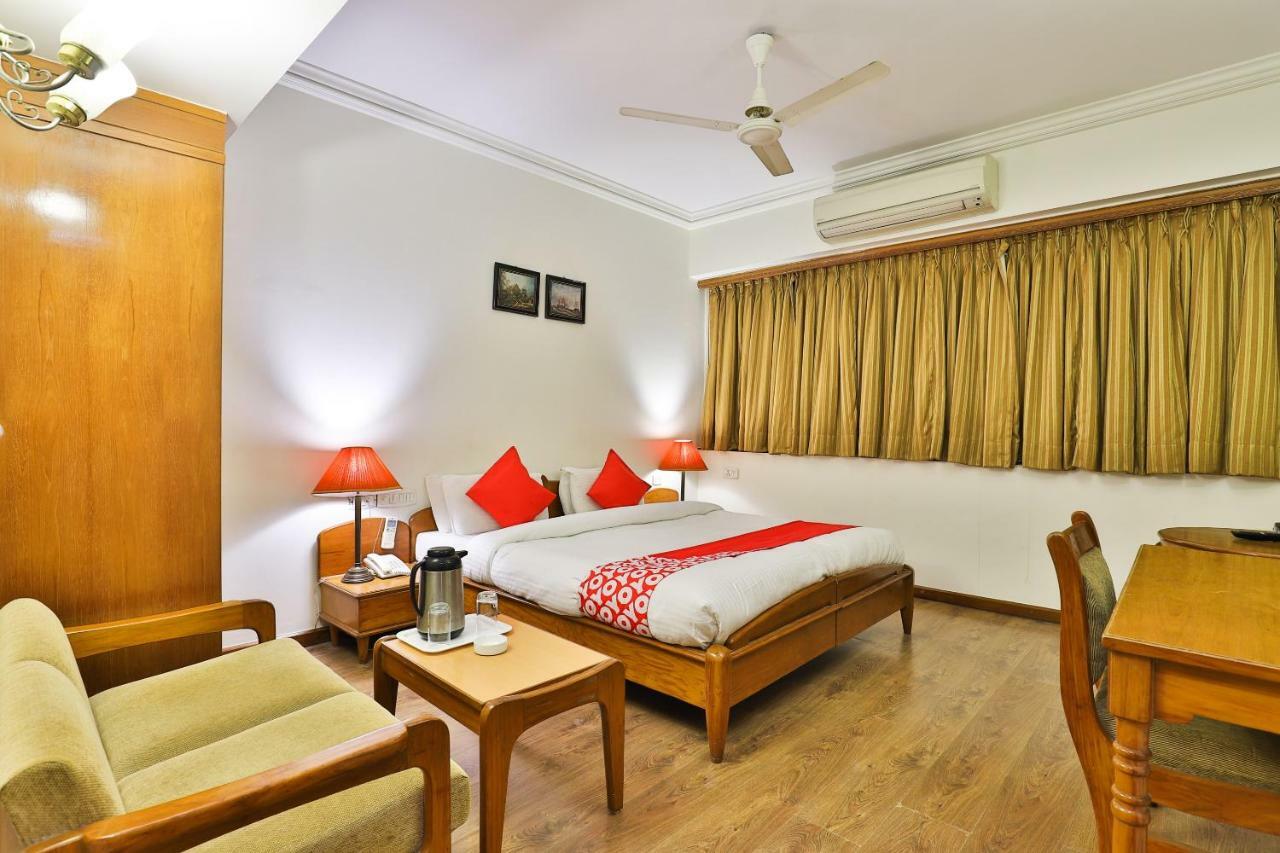 Hotel Pinnacle Ahmedabad Extérieur photo